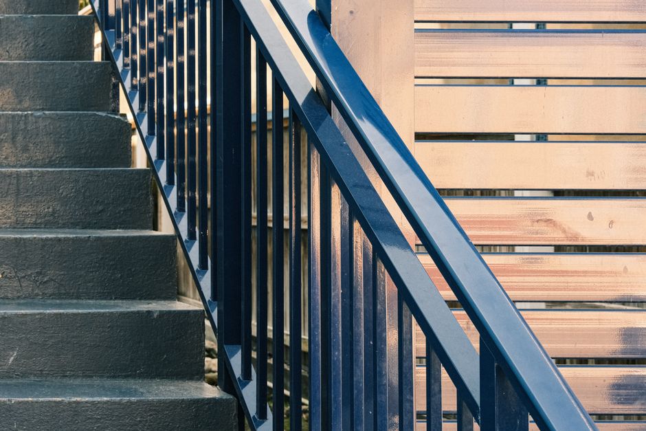 monte-escalier à Coursac